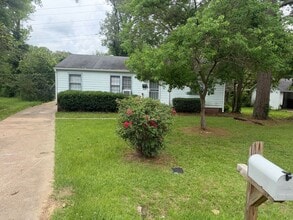 Building Photo - 3645 Lee Dr