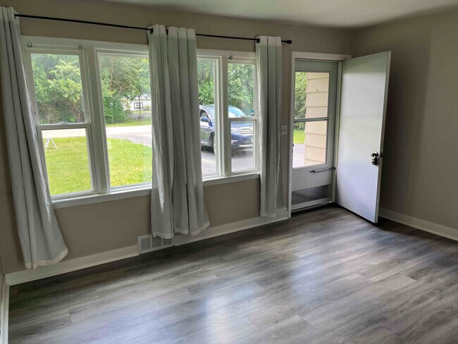 Building Photo - 8208 Cameo Dr