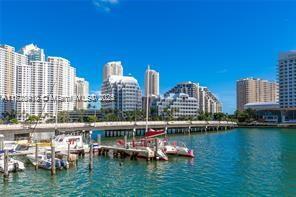 Foto del edificio - 905 Brickell Bay Dr