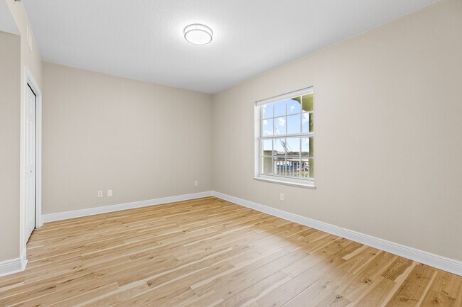 Building Photo - 1211 E New Haven Ave