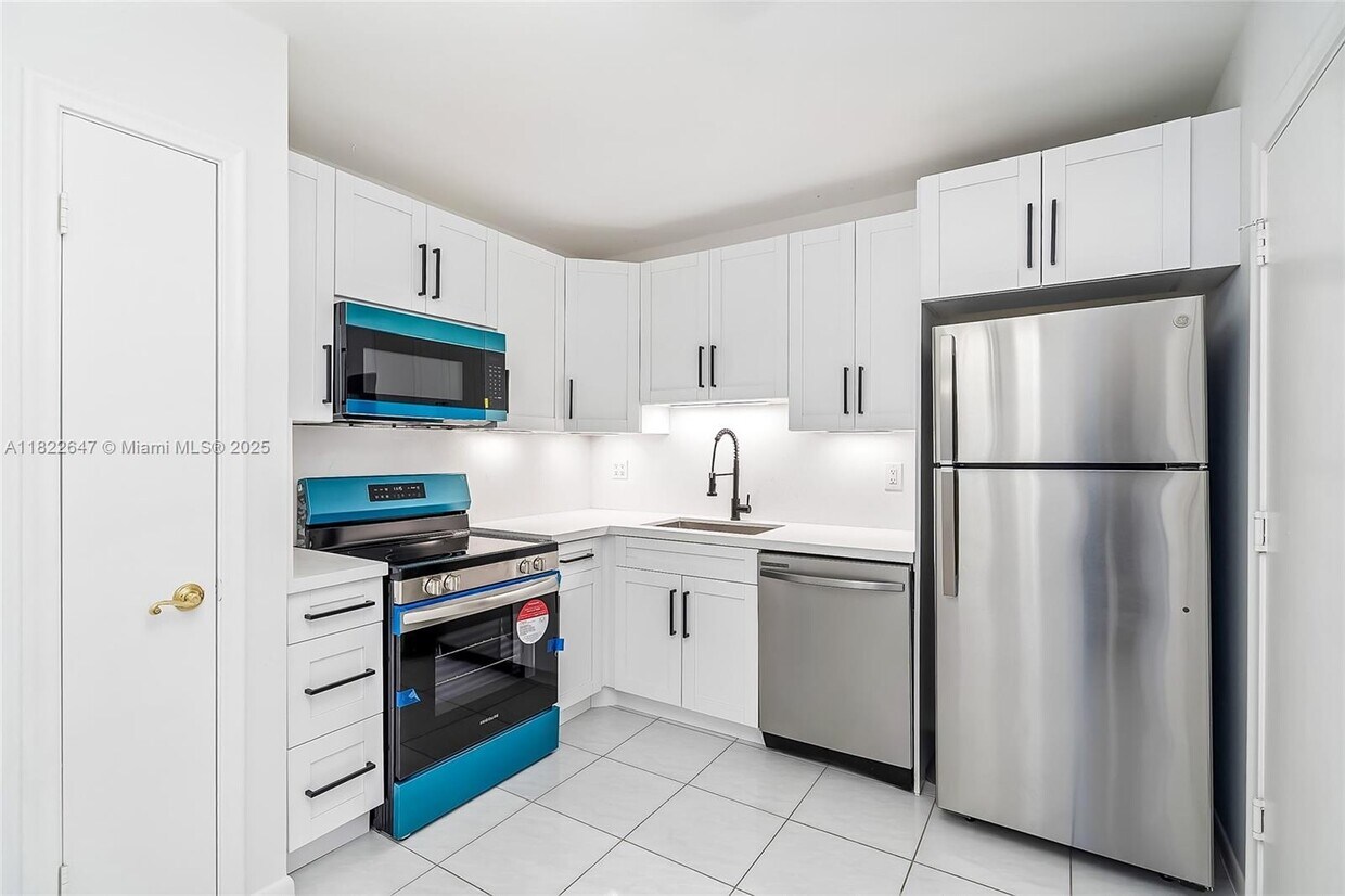 Foto principal - 4851 NW 21st St