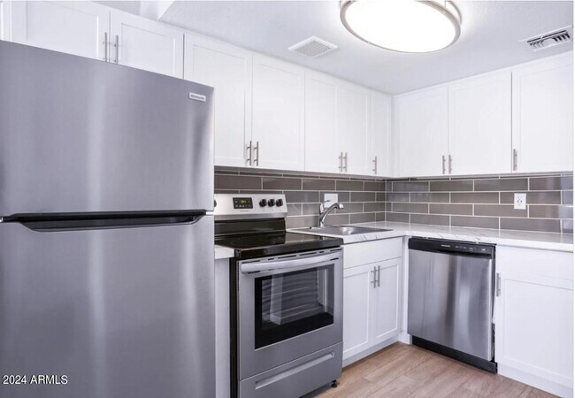 Foto del edificio - 4903 W Thomas Rd