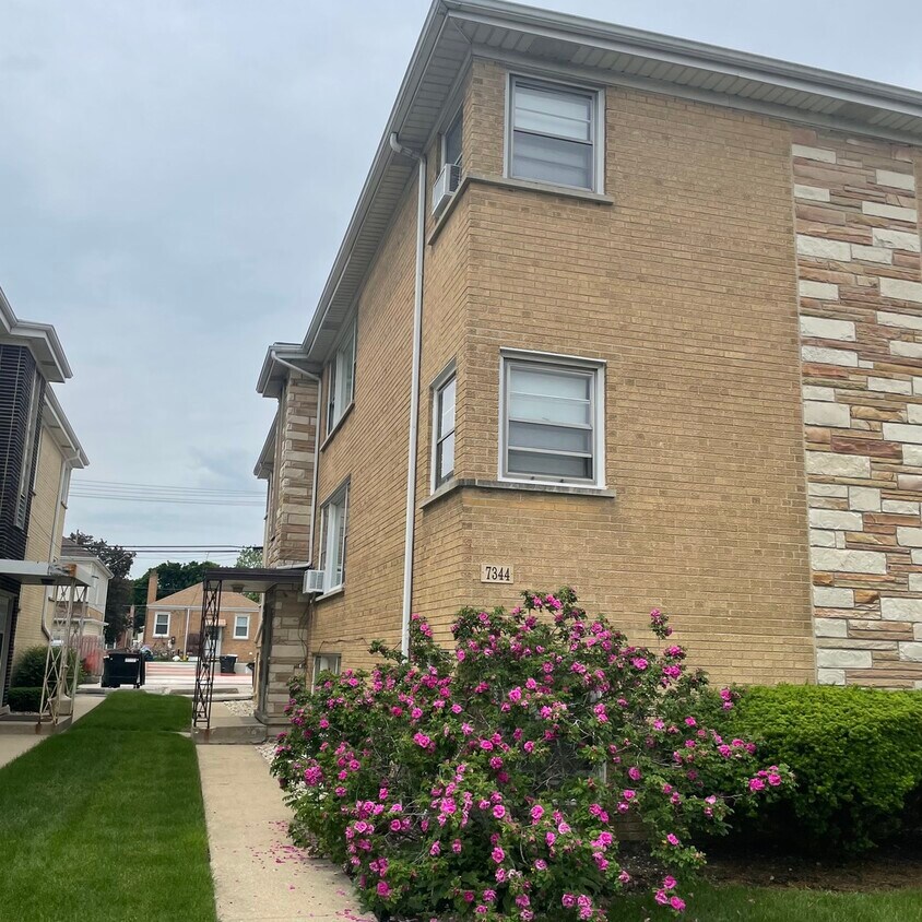 Foto principal - 7344 N Harlem Ave