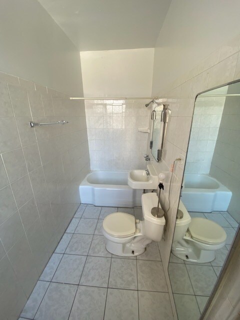 Building Photo - 250 W 31st St