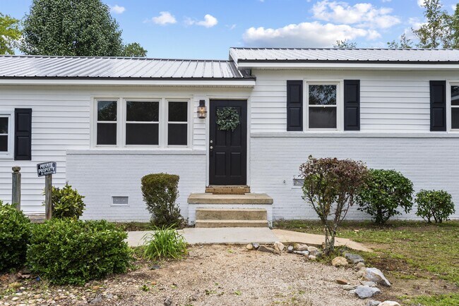 Building Photo - 413 Lincoln McKay Dr
