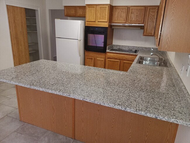 Foto del edificio - 832 W 16th St