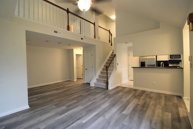 Building Photo - Maintenance free 2 bed and 2 bath condo in award winning golf course community of Kiln Creek