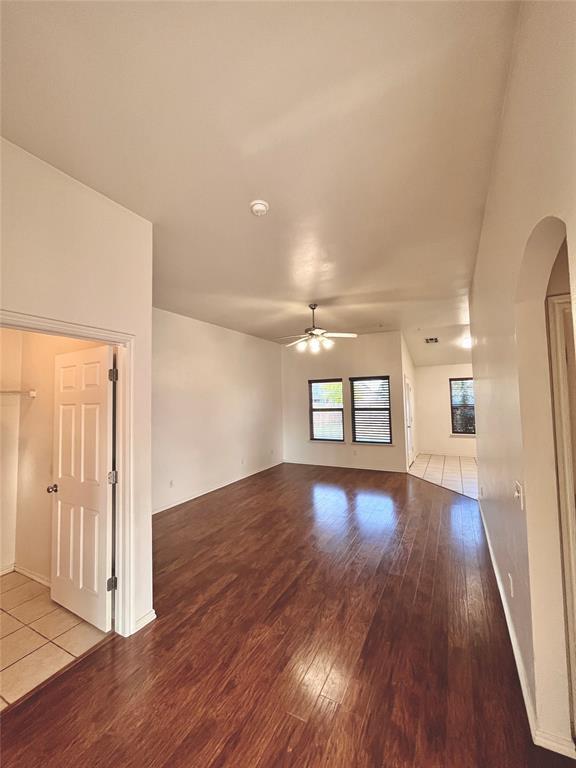 Building Photo - 2821 Edgemere Dr
