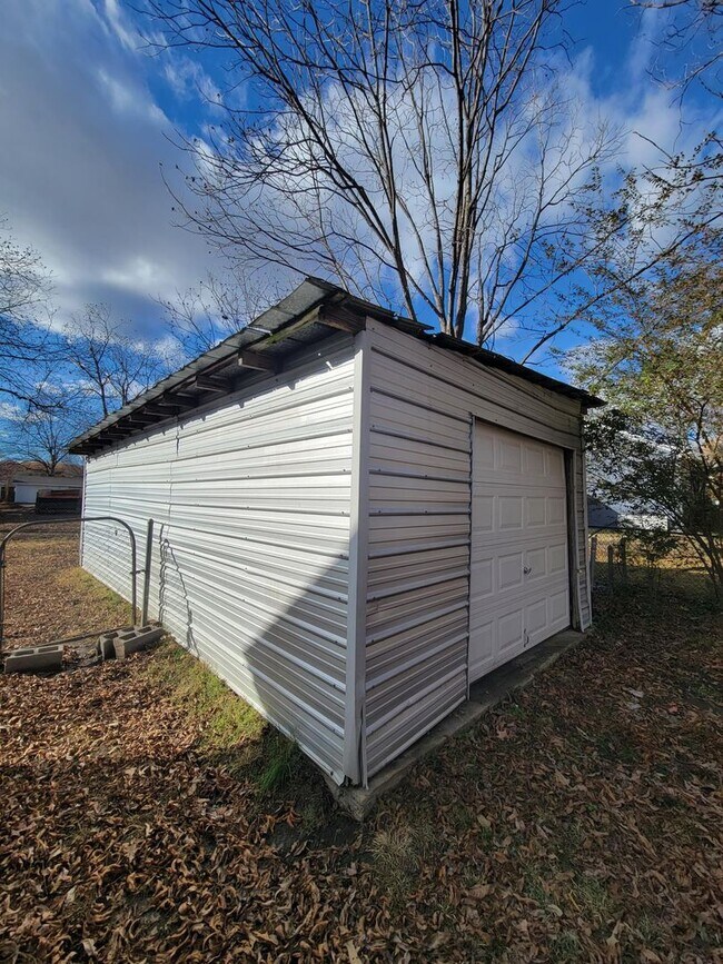 Foto del edificio - 2 Bedroom/1Bath Home Located  in Burlington, NC! APPLY NOW