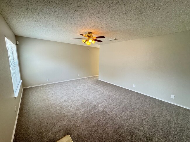 Building Photo - CUTE 3 BR HOME IN NEISD SCHOOLS WITH EASY ...