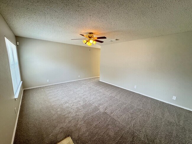 Foto del edificio - CUTE 3 BR HOME IN NEISD SCHOOLS WITH EASY ...