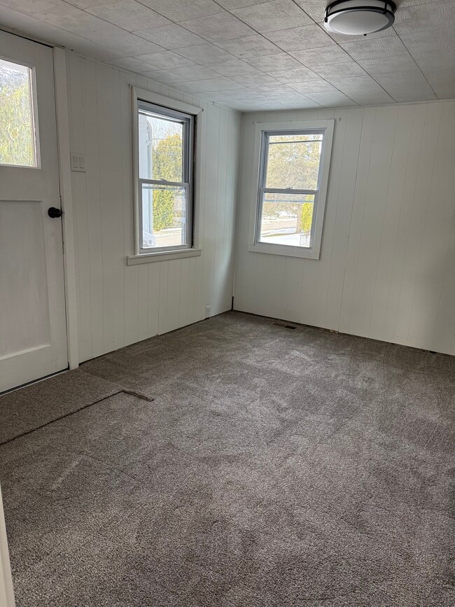 Building Photo - 157 S Laurel St