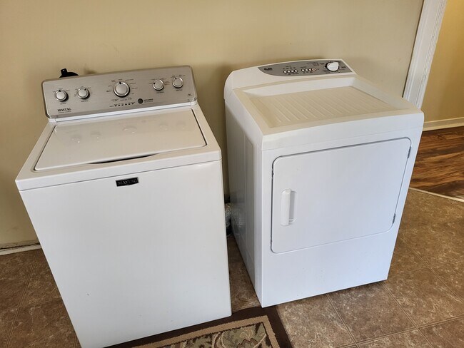 Washer/Dryer Included! - 218 Heatherly Dr