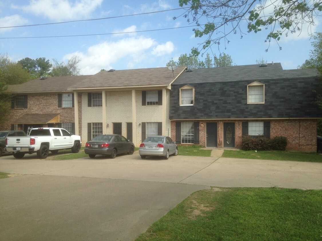 Building Photo - 3731-3735 Kriss Dr