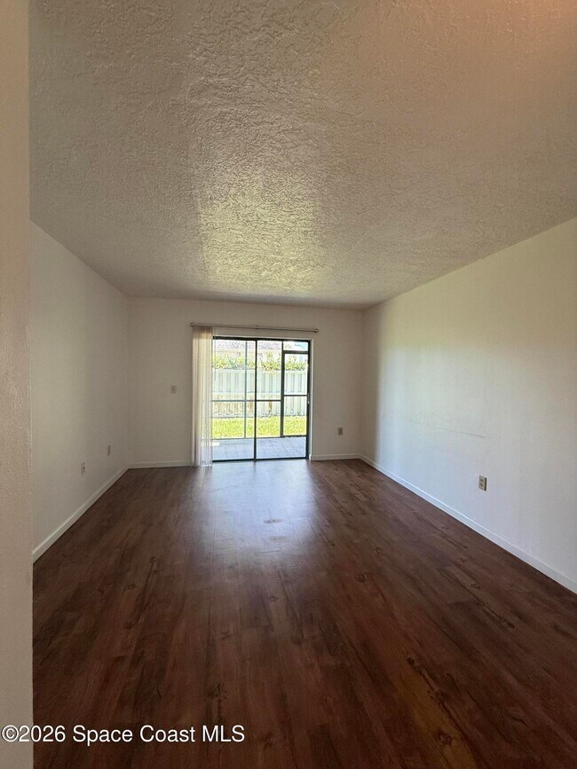 Building Photo - 1566 University Ln