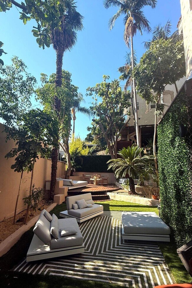 Foto del edificio - 2066 Glencoe Way