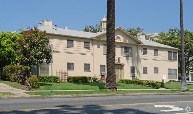 Building Photo - 421 N Doheny Dr