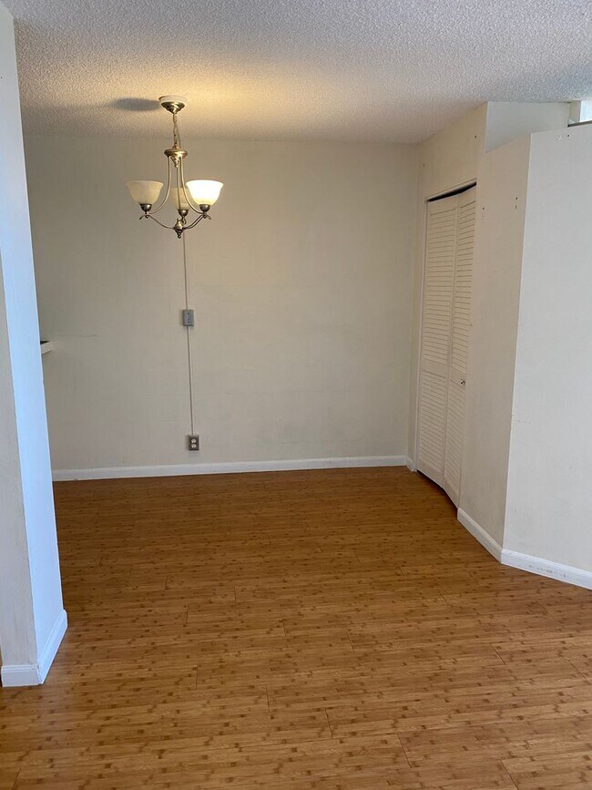 Foto del edificio - Leilehua - Spacious One Bedroom with Secur...