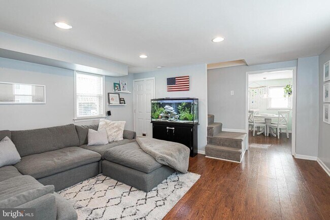 Building Photo - 355 Dehaven St