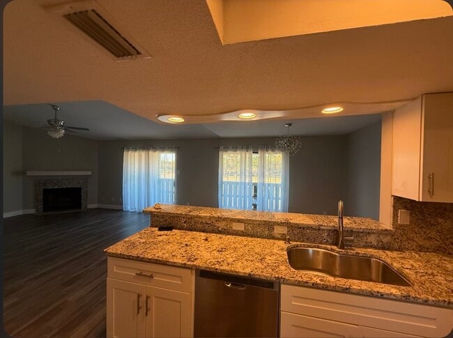 Foto del edificio - 4444 Victory Dr