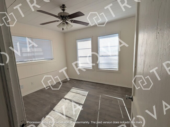 Building Photo - NOW AVAILABLE!  Remodeled 2 Bedroom