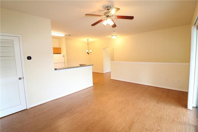 Photo - 447 W Longleaf Dr Apartment