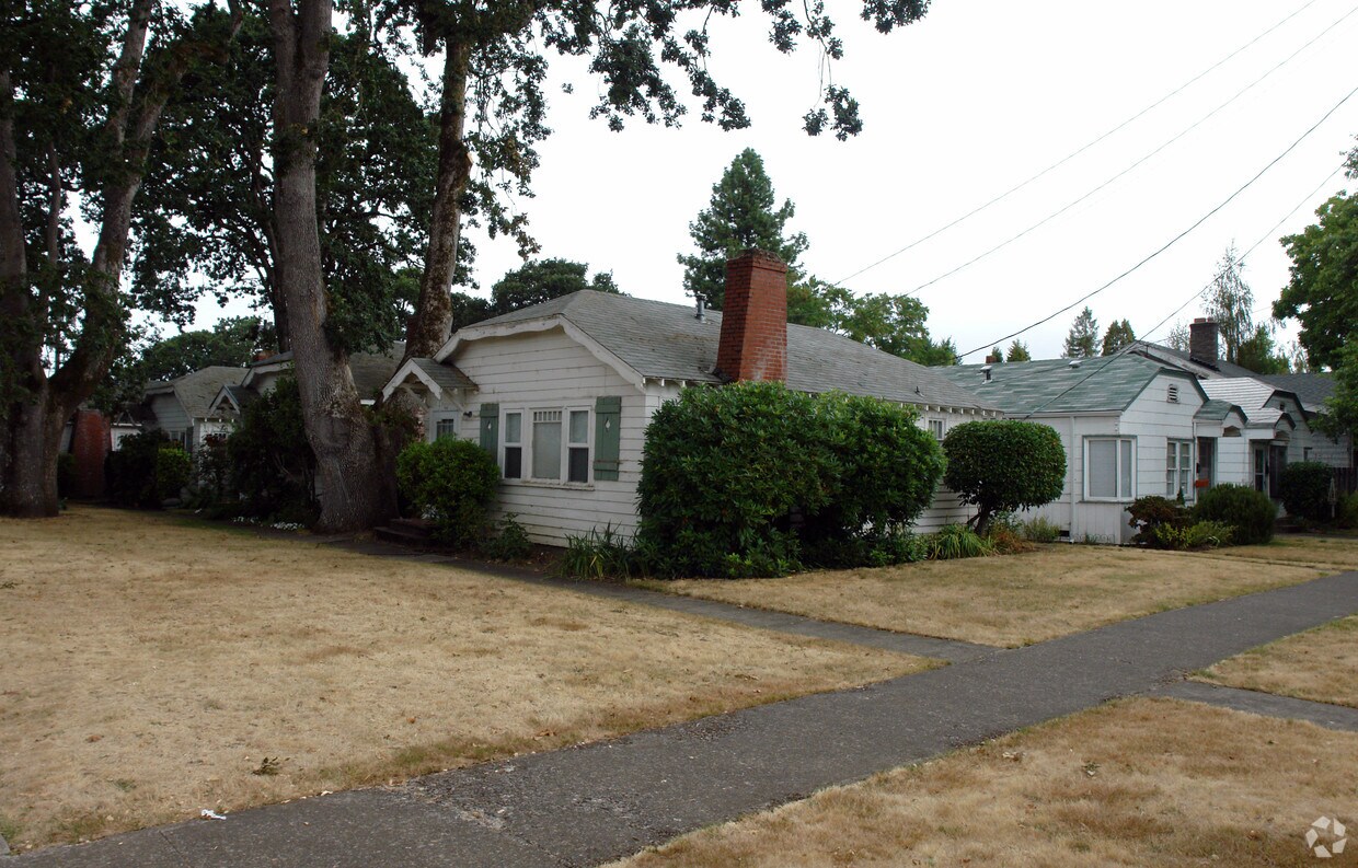 Building Photo - 701-723 Cottage St NE