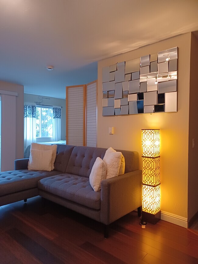 Foto del edificio - 6400 Christie Ave