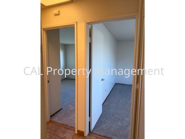 Building Photo - Northgate Village Condo 2 Bed/1 Bath!