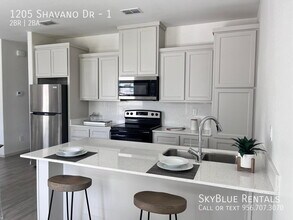 Building Photo - 1205 Shavano Dr