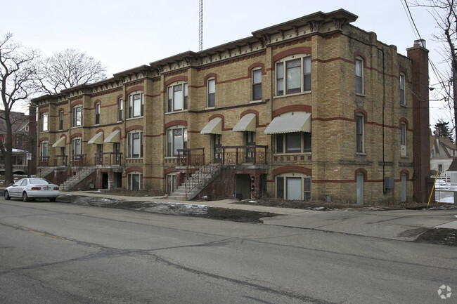 Building Photo - 350 E Chicago St