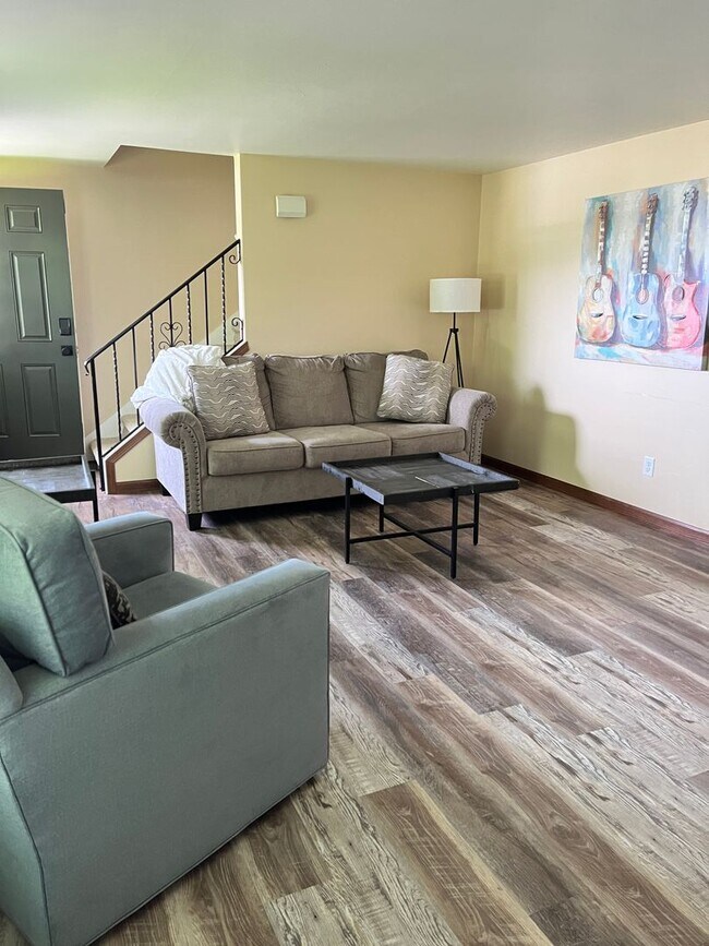 Foto del edificio - 3105-3107 Riverside Dr