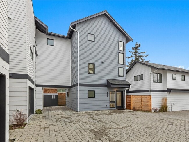 Building Photo - 2bd/1.75ba Seattle Home