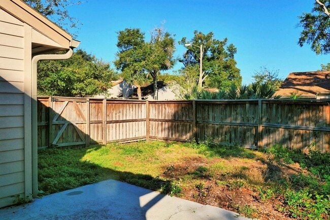 Building Photo - Single family home in Winter Park! Availab...