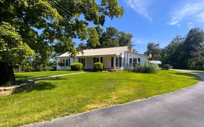 Foto del edificio - Cozy 3 bedroom home with country feel! Lar...