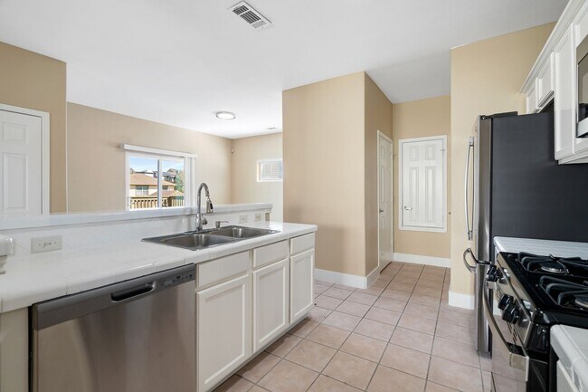 Building Photo - Agavae - MLK / 183 - Remodeled 3BD 2.5BA -...