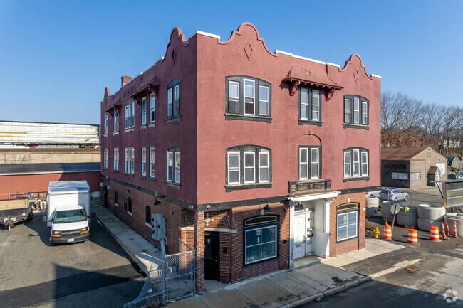Building Photo - 68 Canterbury St