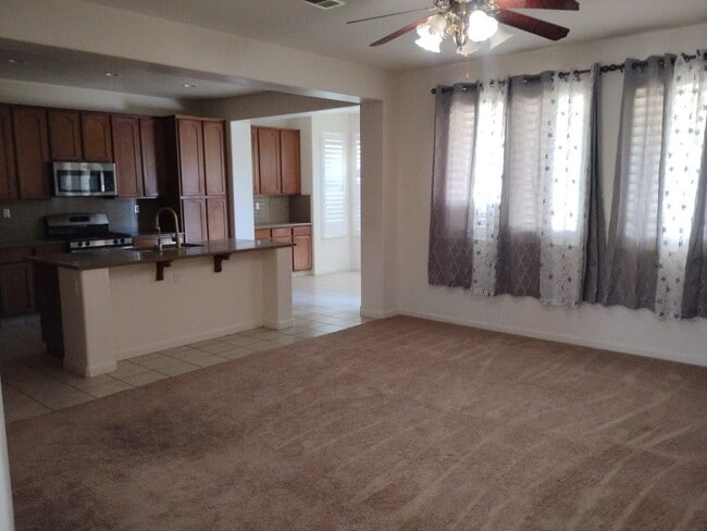 Building Photo - Spacious 6 Bedroom Home in North Merced - Solar Included!