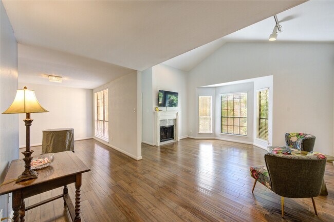 Foto del edificio - 4000 Purdue St