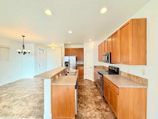 Building Photo - Beautiful 3 Bed 2.5 house with 2 Car Garage-Camas School District