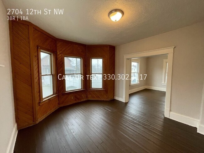 Building Photo - Three bedroom one bathroom home for rent