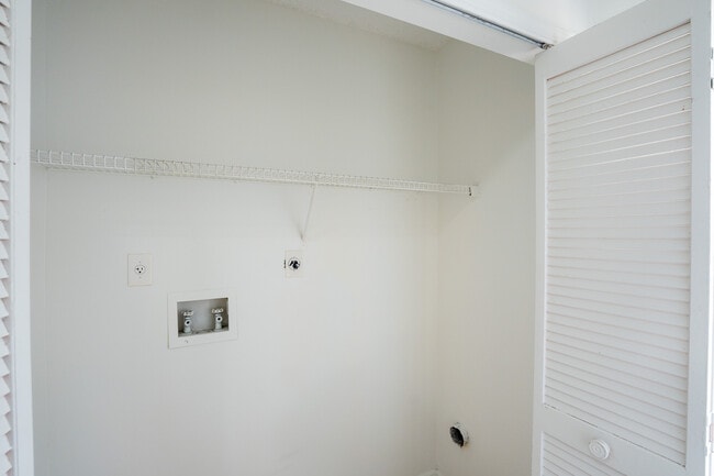 Foto del edificio - 156 Ivy Ln