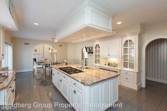 Building Photo - 6 br, 8.5 bath House - 9908 Bentcross Drive