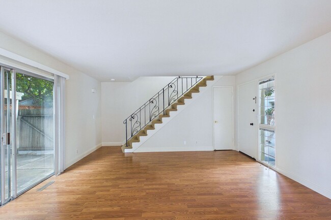 Building Photo - 1333 Regent St