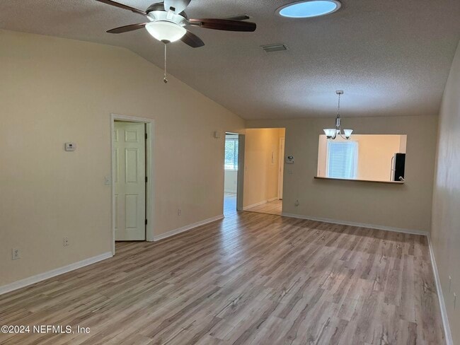 Foto del edificio - 7620 Baymeadows Cir W