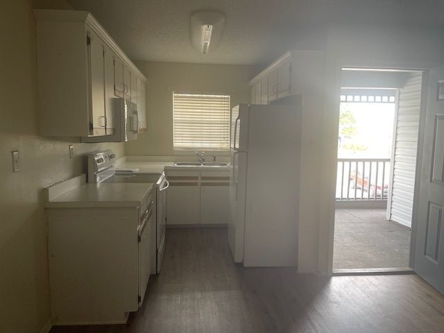 Building Photo - 313 Dirksen Dr