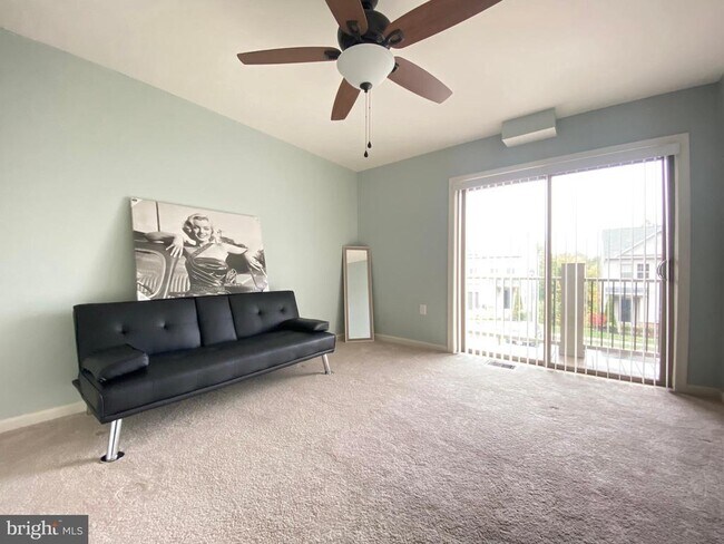 Foto del edificio - 14823 Chrysler Ct