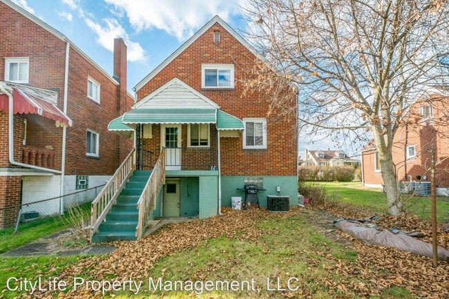 Building Photo - 2 br, 1.5 bath House - 862 School Street