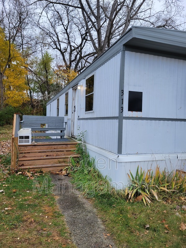 Building Photo - 313 Mantle Ave