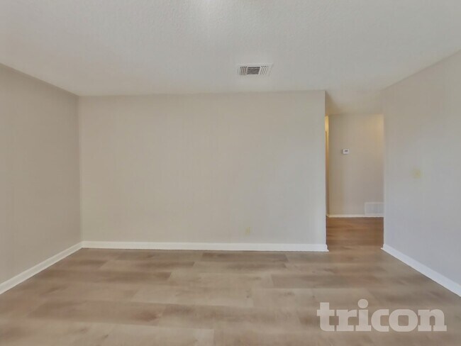 Foto del edificio - 7815 Melbury Forest